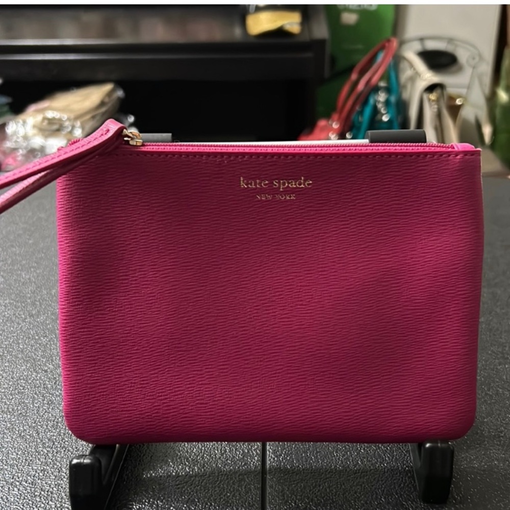 💖 Like New Kate Spade Wristlet in raspberry pink